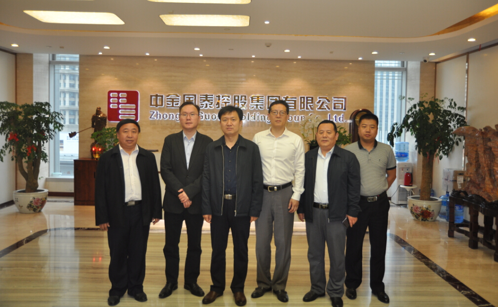 左三：邯鄲市永年縣政府副縣長郭曉峰 右二：永年縣商務(wù)局局長?；④?左一：永年縣城投公司總經(jīng)理徐俊峰